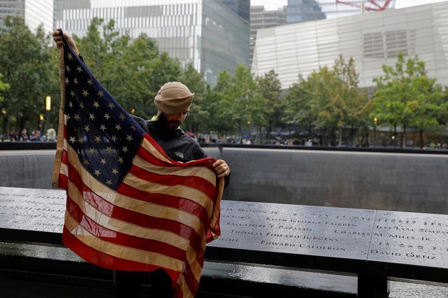 [ẢNH] Người dân Mỹ đội mưa tưởng niệm 20 năm vụ khủng bố 11-9