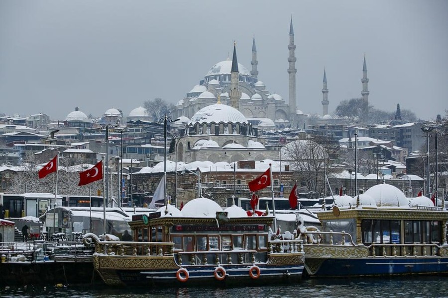 Cảnh tuyết đẹp như trong cổ tích ở Athens và Istanbul