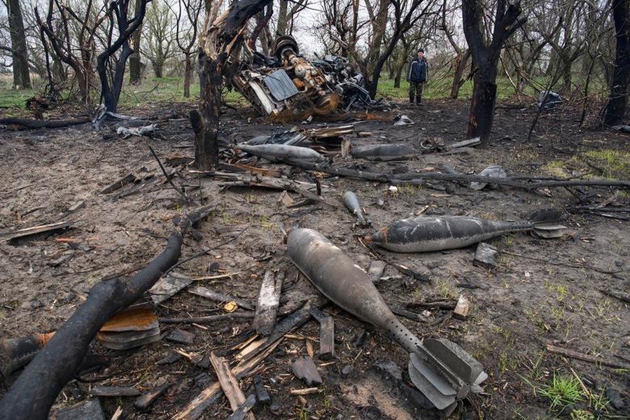 Tên lửa và bom đạn chưa nổ rải rác khắp Ukraine
