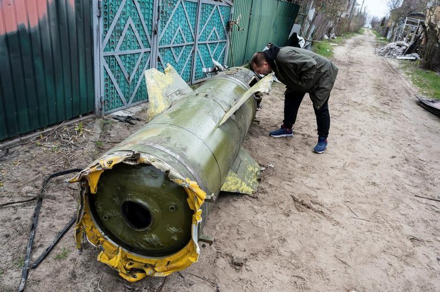 Tên lửa và bom đạn chưa nổ rải rác khắp Ukraine