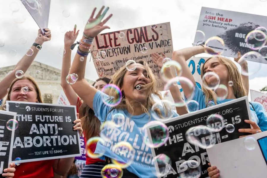 Hàng loạt bang tại Mỹ kích hoạt lệnh cấm phá thai sau quyết định lịch sử của Tòa án Tối cao