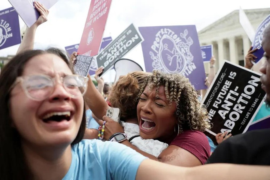 Hàng loạt bang tại Mỹ kích hoạt lệnh cấm phá thai sau quyết định lịch sử của Tòa án Tối cao