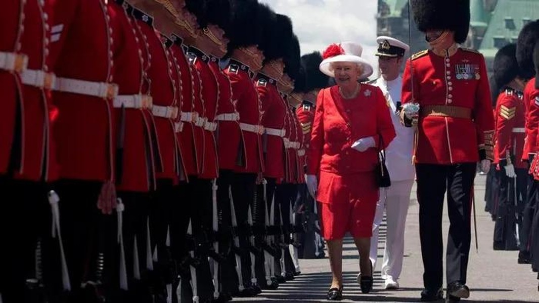 Hình ảnh hiếm về những chuyến công du nước ngoài của Nữ hoàng Anh Elizabeth II