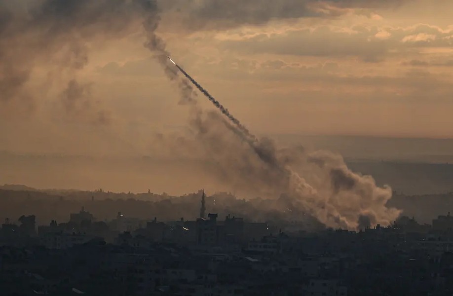 Phong trào Hồi giáo Hamas phát động cuộc tấn công bất ngờ vào Israel 