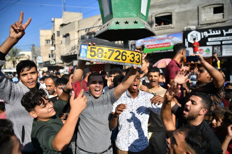 Phong trào Hồi giáo Hamas phát động cuộc tấn công bất ngờ vào Israel 
