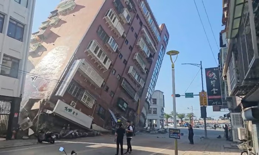 Cảnh đổ nát trong trận động đất mạnh nhất 25 năm ở Đài Loan