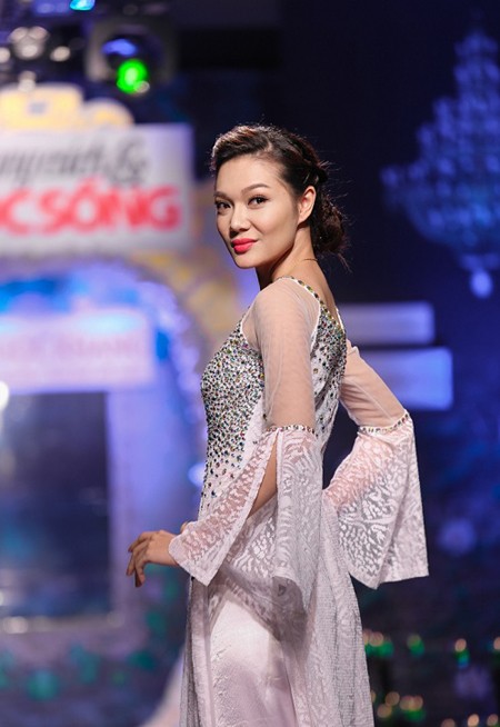 Giải Vàng Ngôi Sao Người Mẫu Châu Thanh Trúc Khoe Sắc Rạng Ngời Cùng Áo Dài  Cưới | Báo Điện Tử An Ninh Thủ Đô
