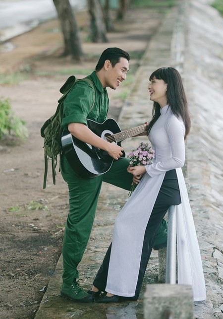 Với sự tham gia của hai diễn viên tài năng Lan Phương và Kiều Minh Tuấn, bộ phim về tình yêu người lính đã được chuyển thể thành một tác phẩm nghệ thuật đầy cảm xúc. Đừng bỏ lỡ cơ hội để cảm nhận những giây phút đầy xúc động trong tác phẩm này.