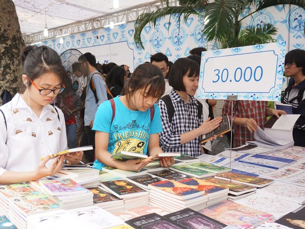 Hội sách ở Hà Nội đạt doanh thu trên 10 tỷ đồng ảnh 1 Hội sách ở Hà Nội đạt doanh thu trên 10 tỷ đồng ảnh 1