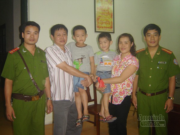 Nhờ dữ liệu dân cư, tìm được nhà 2 cháu bé bị lạc ảnh 1 Nhờ dữ liệu dân cư, tìm được nhà 2 cháu bé bị lạc ảnh 1