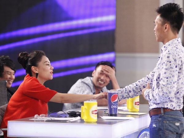 Thu Minh “nạt” thí sinh trước khi rời ghế nóng ảnh 1 Thu Minh “nạt” thí sinh trước khi rời ghế nóng ảnh 1