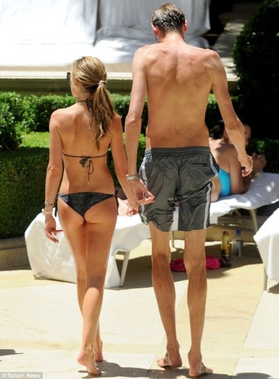 Vợ Peter Crouch thoải mái “khoe thân” ở Las Vegas ảnh 6 Vợ Peter Crouch thoải mái “khoe thân” ở Las Vegas ảnh 6