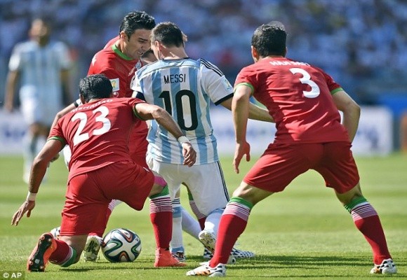 Lóe sáng phút bù giờ, Messi đưa Argentina vào vòng 16 đội ảnh 3 Lóe sáng phút bù giờ, Messi đưa Argentina vào vòng 16 đội ảnh 3