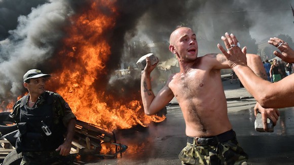 Ukraine đưa xe tăng và vũ khí hạng nặng vào thủ đô Kiev làm gì? ảnh 2 Ukraine đưa xe tăng và vũ khí hạng nặng vào thủ đô Kiev làm gì? ảnh 2