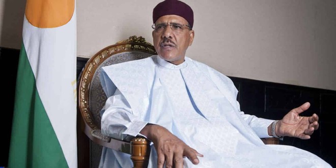 Tổng thống Niger “cầm cự” trong dinh sau 2 tuần bị quản thúc ảnh 1