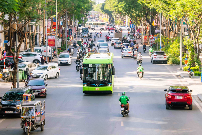 Tỷ lệ xe buýt sử dụng nhiên liệu CNG, điện trên địa bàn Hà Nội vẫn còn khiêm tốn