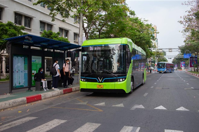 Muốn xanh hóa toàn mạng lưới buýt Hà Nội vào năm 2035, rất cần sự quyết tâm lớn từ thành phố và các doanh nghiệp