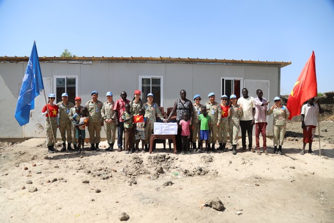 Chiến sĩ mũ nồi xanh Việt Nam xây lớp học tặng trẻ mầm non ở Abyei ảnh 1