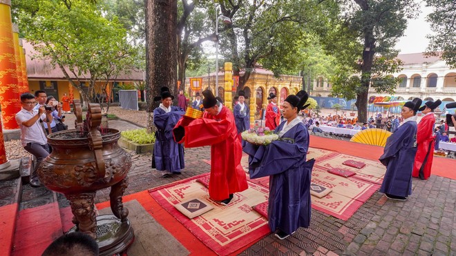 Tái hiện Tết Đoan Ngọ truyền thống ở Hoàng Thành Thăng Long  ảnh 1