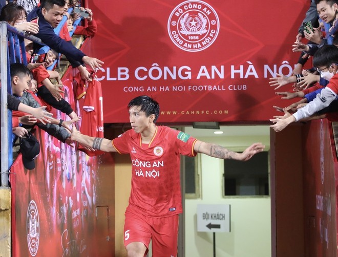 Công an Hà Nội FC mở bán áo đấu "xịn" phục vụ người hâm mộ ảnh 2