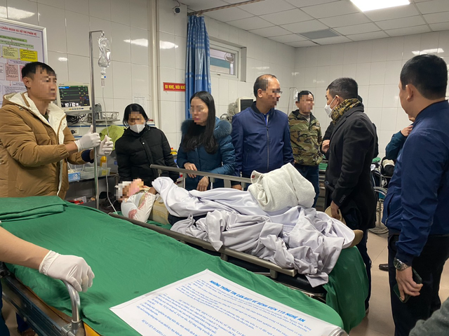 Vụ sập trần phòng học ở Trường PT Hermann Gmeiner, Nghệ An khiến một học sinh bị đa chấn thương phải đưa ra Hà Nội điều trị