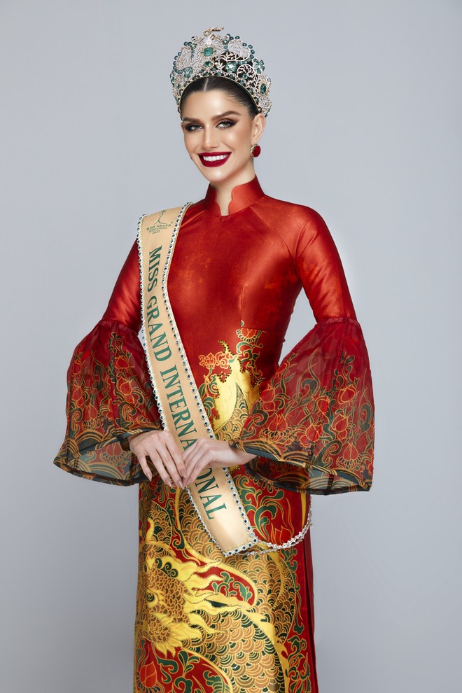Đương kim "Hoa hậu Hòa bình Quốc tế" biến hóa với nón lá Việt Nam ảnh 5