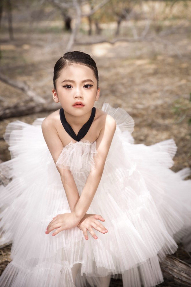Tiết lộ về gương mặt người mẫu 6 tuổi gây "sốt" sàn diễn Việt ảnh 2