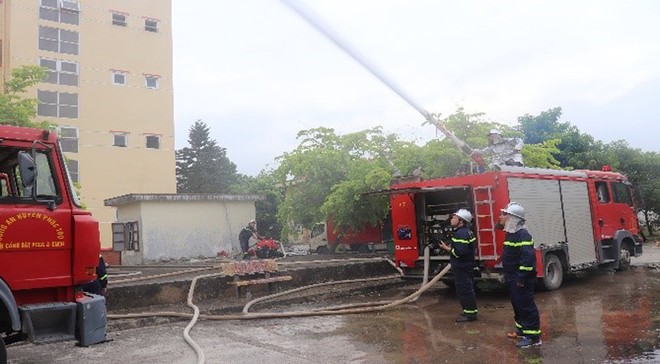 Xử lý tình huống giả định cháy tại Bệnh viện đa khoa huyện Phúc Thọ ảnh 3