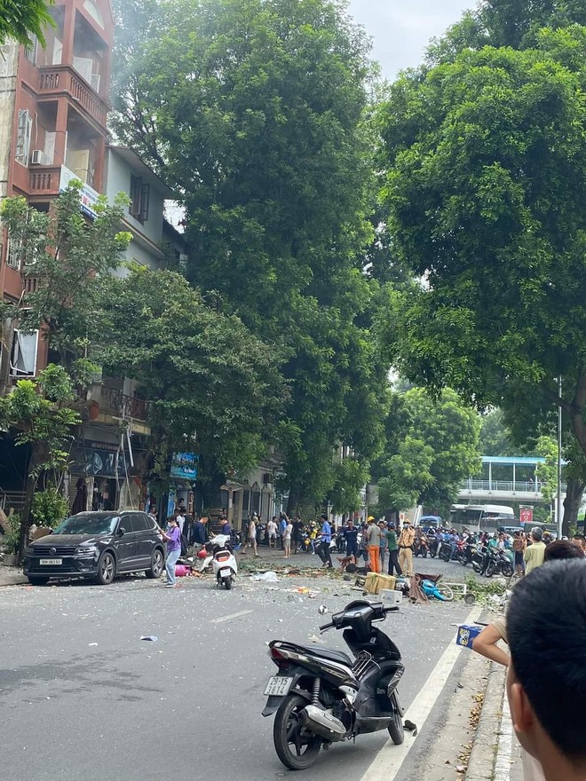 Điều tra nguyên nhân vụ nổ khí gas tại phố Yên Phụ, quận Ba Đình ảnh 1
