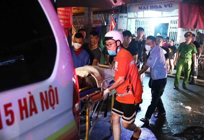 Các lực lượng được huy động cứu người bị nan tại đám cháy ở chung cư mini ở Thanh Xuân ảnh 3
