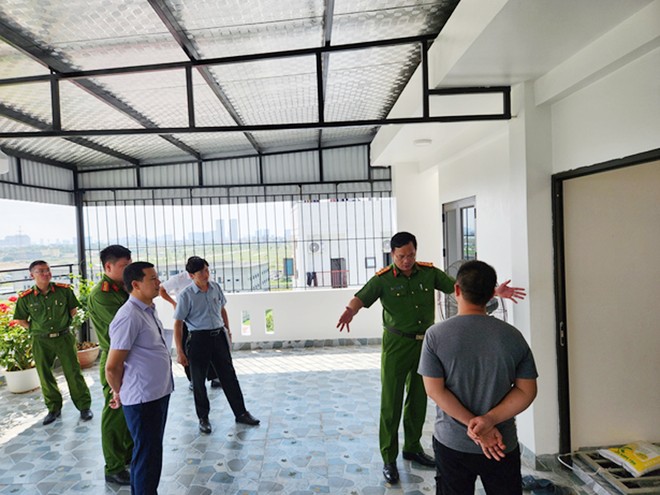 Đoàn công tác hướng dẫn giải pháp cấp bách an toàn về PCCC tại cơ sở thuê trọ nhà ông Nguyễn Ngọc Tú, huyện Hoài Đức ảnh 1