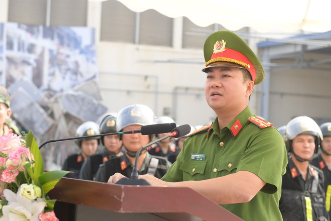 Đại tá Dương Đức Hải, Phó Giám đốc CATP phát biểu chỉ đạo, đánh giá, rút kinh nghiệm tại buổi diễn tập phương án ảnh 2