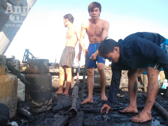 Lửa thiêu rụi hai tàu cá chuẩn bị ra Hoàng Sa đánh bắt hải sản ảnh 2