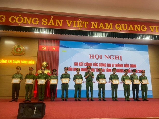Từng cấp chỉ huy phải thật sự gương mẫu, nêu gương, dám nghĩ, dám làm ảnh 3