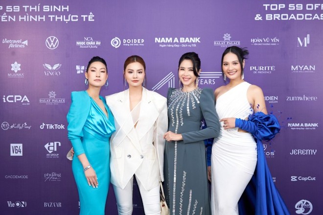 Dàn giám khảo của "Miss Cosmo Vietnam 2023" - diễn viên Kathy Uyên, siêu mẫu Vũ Thu Phương, MC Quỳnh Hoa và hoa hậu Hương Giang (từ trái sang) ảnh 3