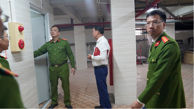 Một số công trình tổ chức lắp đặt cửa chống cháy, ngăn cháy lan cầu thang bộ với khu vực để xe