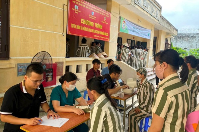 Truyền thông và khám sức khỏe cho 600 phạm nhân nữ ảnh 1