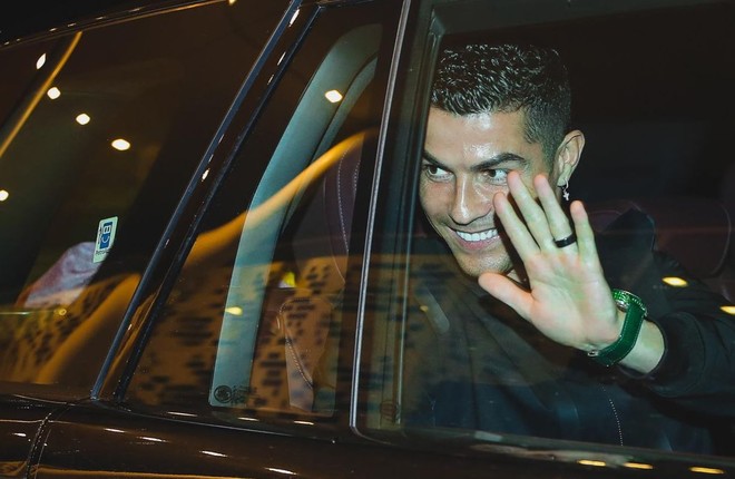Ronaldo hớn hở đến Ả Rập Xê Út, chuẩn bị ra mắt Al Nassr ảnh 2