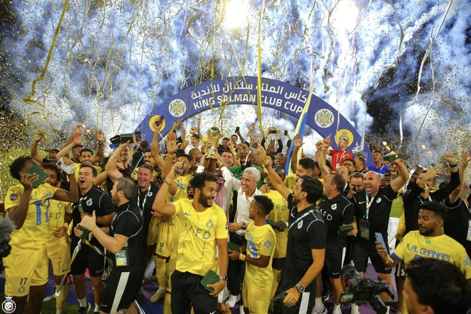 Ghi 2 bàn, Ronaldo giúp Al Nassr giành chiếc cúp y hệt World Cup ảnh 2