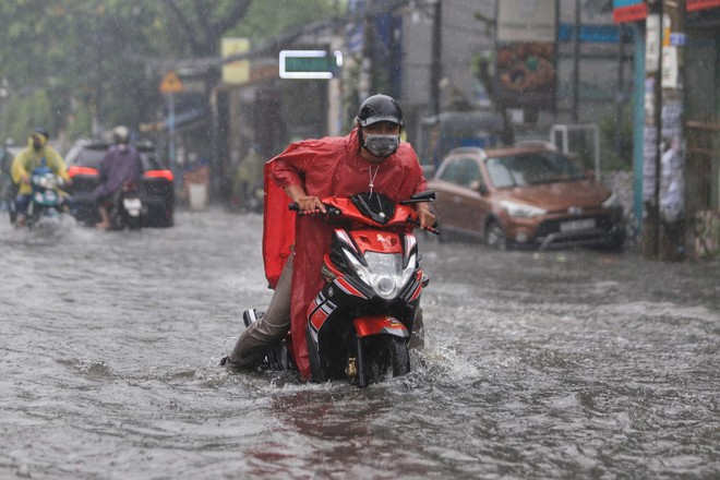 Mưa giông lớn ở Bắc bộ duy trì trong vài ngày tới, mực nước thủy điện sẽ được cải thiện ảnh 1