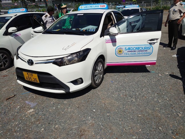 Dừng hoạt động taxi của Saigon Taxi và Sài Gòn Tourist tại sân bay quốc tế Tân Sơn Nhất ảnh 1