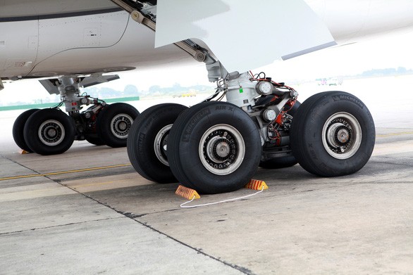 Nhiều máy bay bị đinh ghim, rách lốp nhưng không phát hiện “thủ phạm” ảnh 1