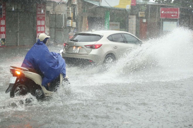 Mưa lớn từ miền Bắc vào đến Nam bộ và Tây Nguyên còn kéo dài nhiều ngày ảnh 1