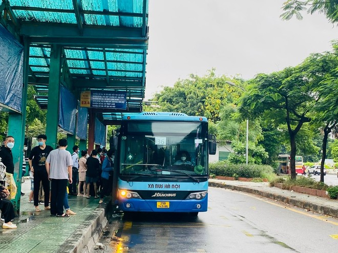 Xe buýt Hà Nội vận hành bình thường phục vụ nhân dân dịp Quốc khánh ảnh 1