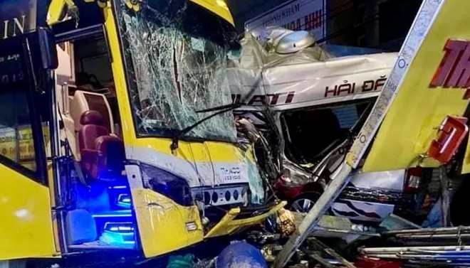 Vụ TNGT đặc biệt nghiêm trọng giữa xe khách Thành Bưởi và xe khách khác ở Đồng Nai làm 5 người chết ảnh 1