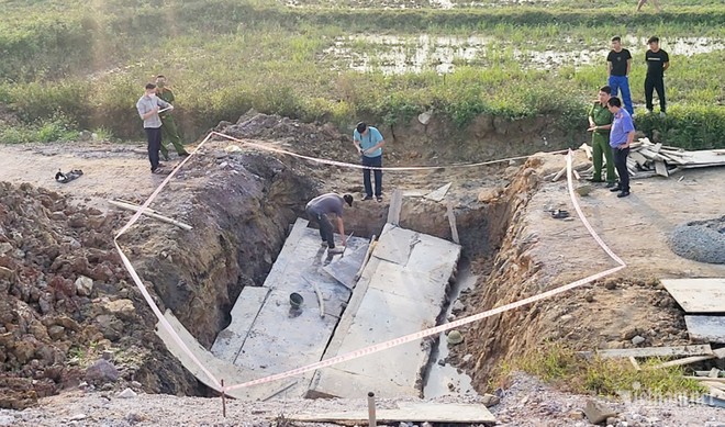Hiện trường vụ tai nạn lao động sập cống hộp đường gom dân sinh cao tốc Diễn Châu- Bãi Vọt làm 2 người tử vong (ảnh Vietnamnet)