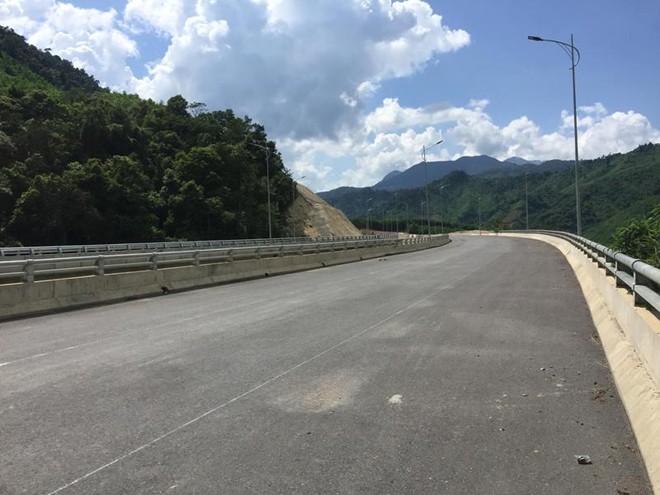 Cao tốc Cao Bồ- Mai Sơn hiện có quy mô 4 làn xe đã bộc lộ nhiều bất cập