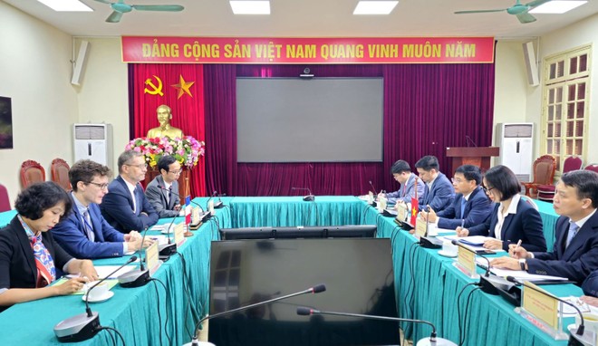 Bộ trưởng Bộ GTVT Nguyễn Văn Thắng và Đại sứ CH Pháp tại Việt Nam đã có buổi làm việc vào ngày 23/11