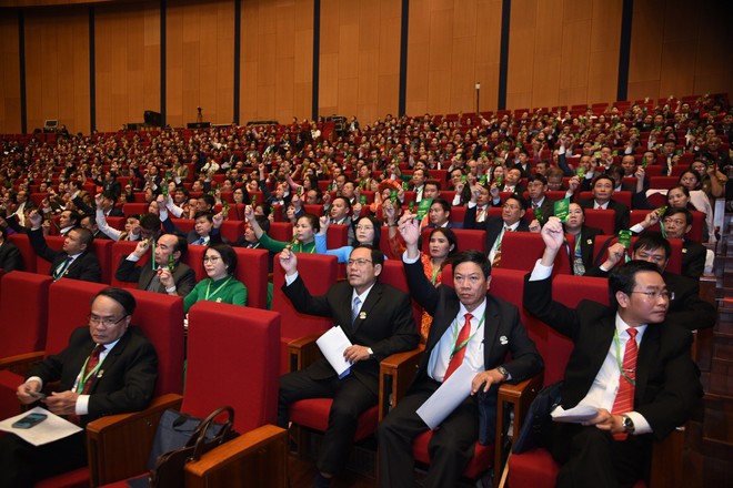 100% đại biểu nhất trí với danh sách được đề cử và tiến hành bỏ phiếu Ban Chấp hành Trung ương Hội Nông dân Việt Nam khóa VIII, nhiệm kỳ 2023 - 2028.