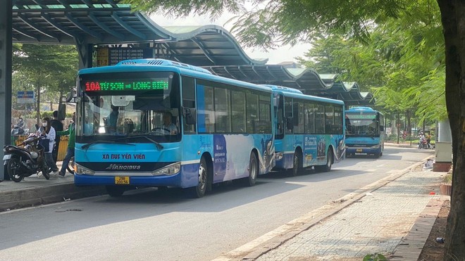 Hà Nội tăng cường hàng chục lượt xe buýt phục vụ người dân đi lại dịp Tết Dương lịch đến các bến xe lớn